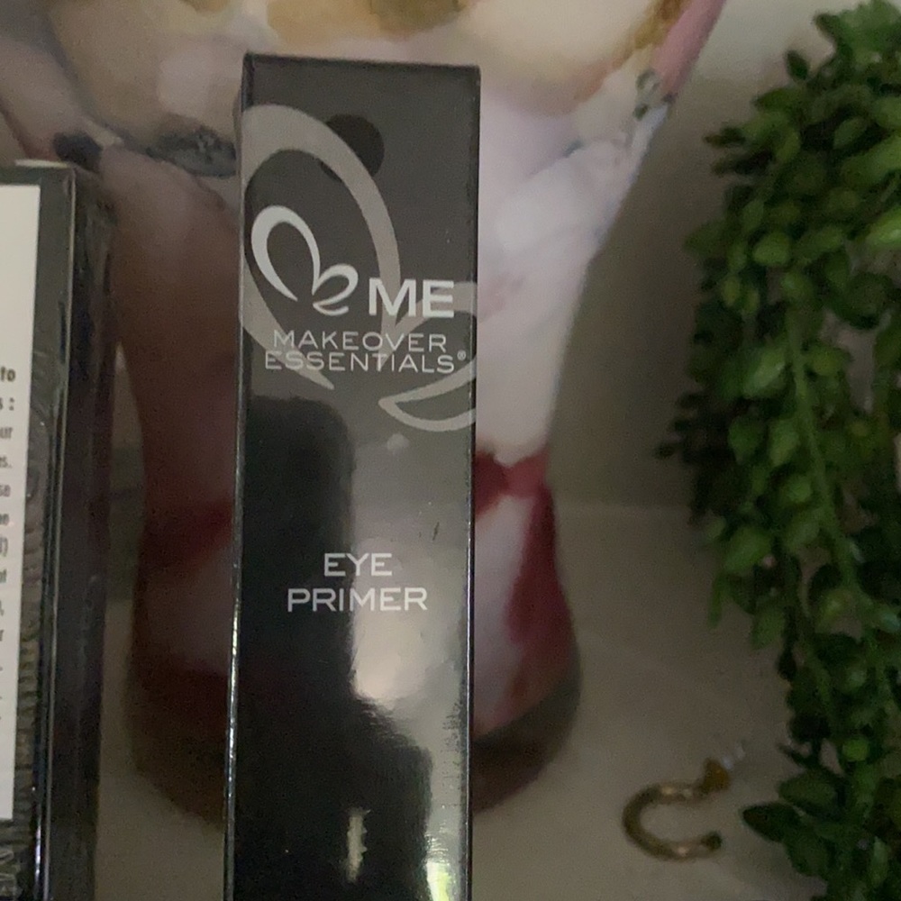 Makeover essentials kit - Picture 4 of 5